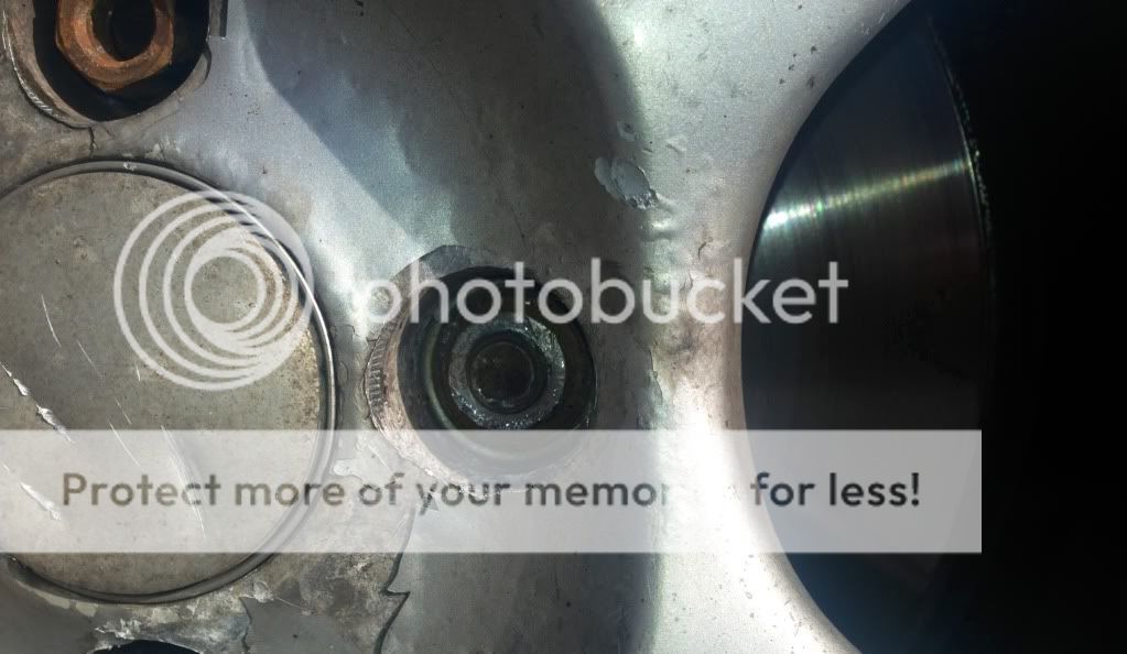 Snapped/sheared wheel nut, need ideas to remove! RMS Motoring Forum