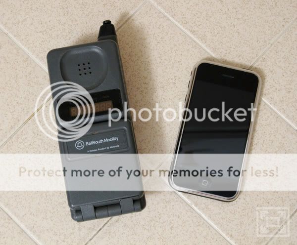 http://i596.photobucket.com/albums/tt45/ghostman1960/old-motorola-and-iphone-thumb.jpg