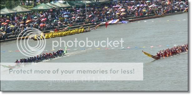 งานประเพณีแข่งเรือยาวประจำปีที่แม่น้ำมูล ลอยกระทงเลือด T T