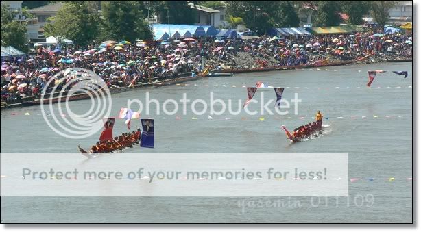 งานประเพณีแข่งเรือยาวประจำปีที่แม่น้ำมูล ลอยกระทงเลือด T T