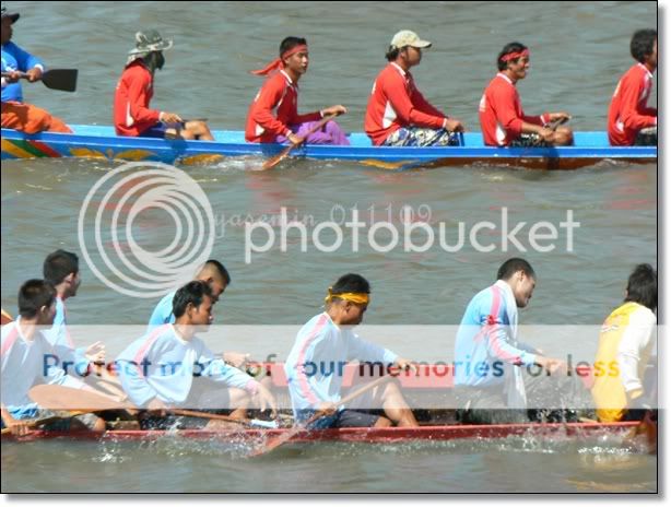 งานประเพณีแข่งเรือยาวประจำปีที่แม่น้ำมูล ลอยกระทงเลือด T T