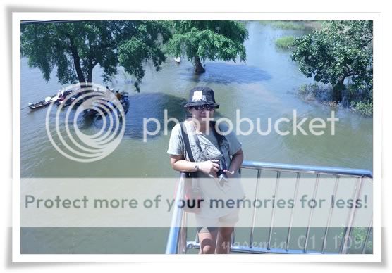 งานประเพณีแข่งเรือยาวประจำปีที่แม่น้ำมูล ลอยกระทงเลือด T T