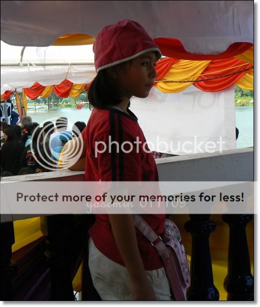 งานประเพณีแข่งเรือยาวประจำปีที่แม่น้ำมูล ลอยกระทงเลือด T T