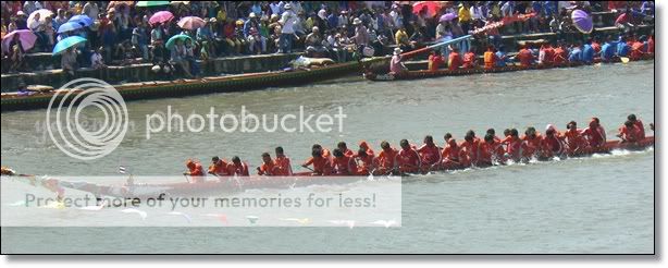 งานประเพณีแข่งเรือยาวประจำปีที่แม่น้ำมูล ลอยกระทงเลือด T T
