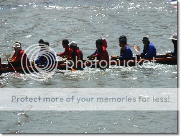 งานประเพณีแข่งเรือยาวประจำปีที่แม่น้ำมูล ลอยกระทงเลือด T T