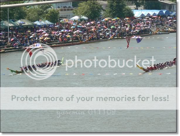 งานประเพณีแข่งเรือยาวประจำปีที่แม่น้ำมูล ลอยกระทงเลือด T T